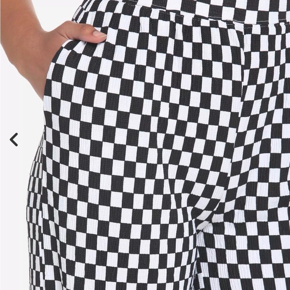 NWOT Black & White Checkered Straight Leg Pants Size Large - Picture 3 of 3